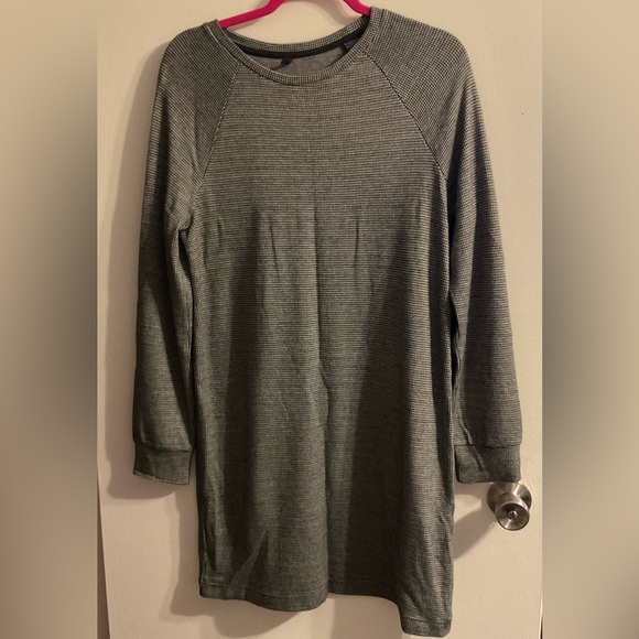 Women’s Size Medium Dress. Mini Houndstooth Print - Picture 1 of 4